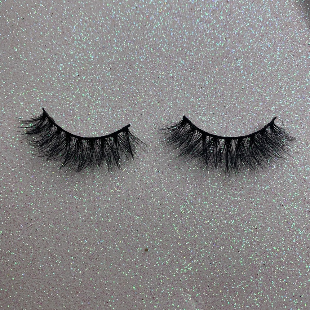 Mink Lashes - Picture 5 of 5